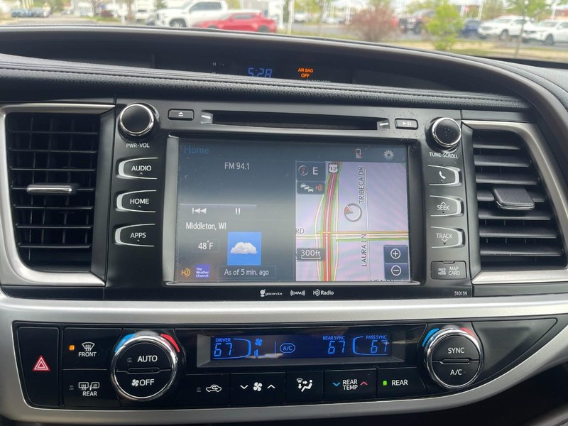 Toyota Highlander Vehicle Image 24