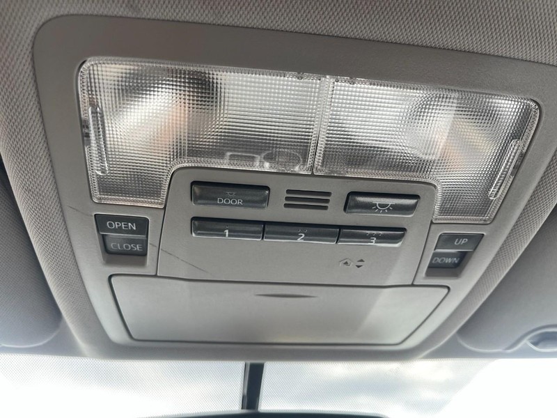 Toyota Highlander Vehicle Image 25