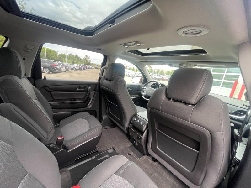 Chevrolet Traverse Vehicle Image 16