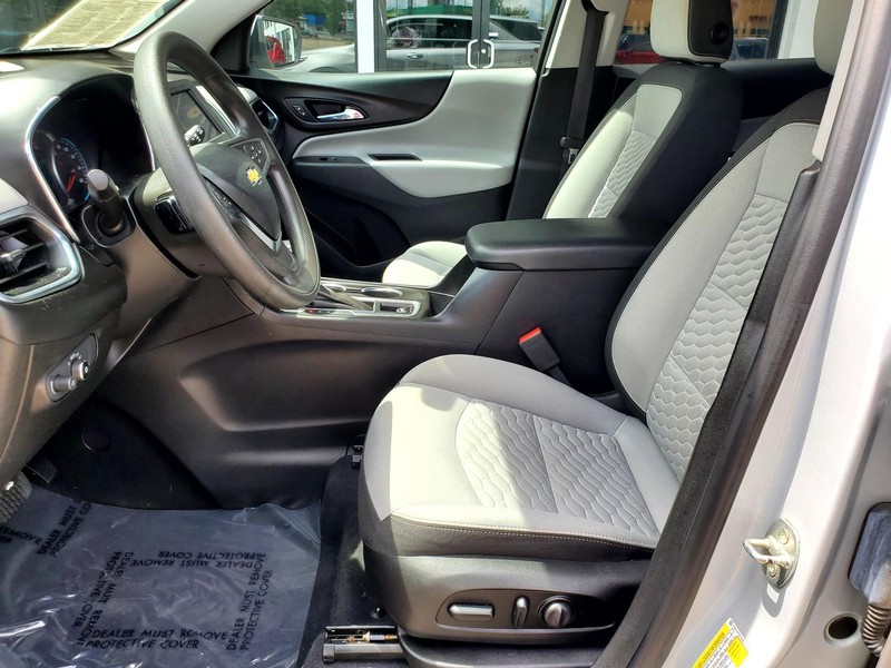 Chevrolet Equinox Vehicle Image 11