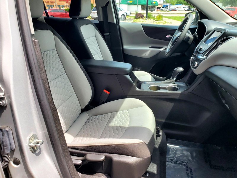 Chevrolet Equinox Vehicle Image 12