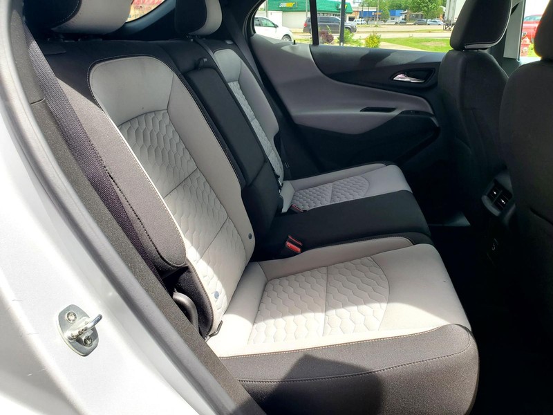 Chevrolet Equinox Vehicle Image 13