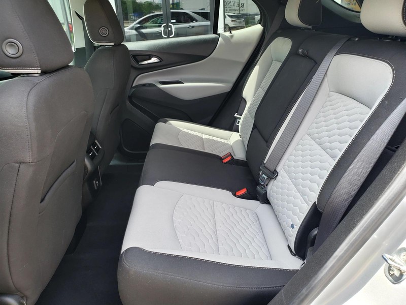 Chevrolet Equinox Vehicle Image 14