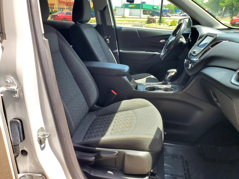 Chevrolet Equinox Vehicle Image 12