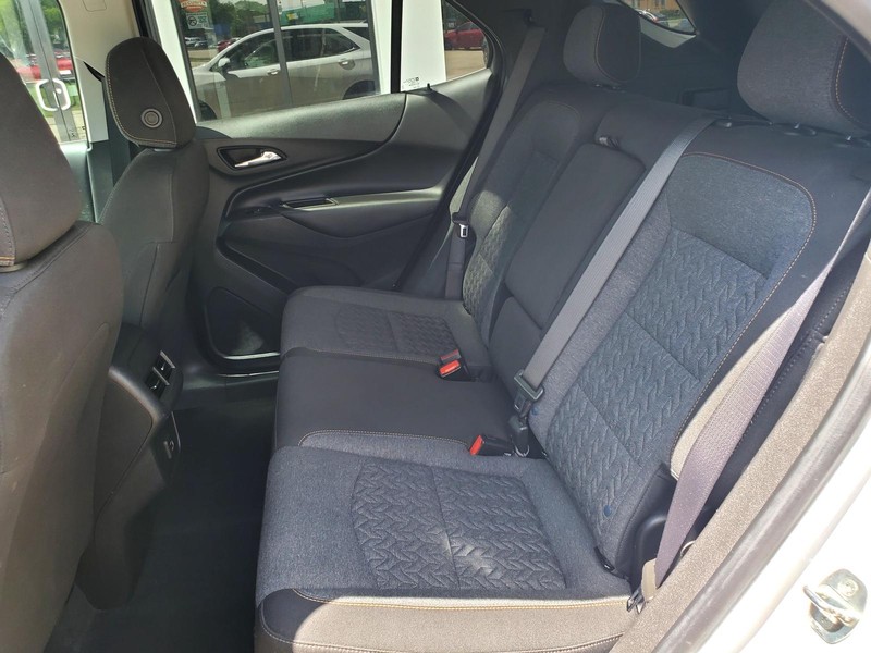 Chevrolet Equinox Vehicle Image 14