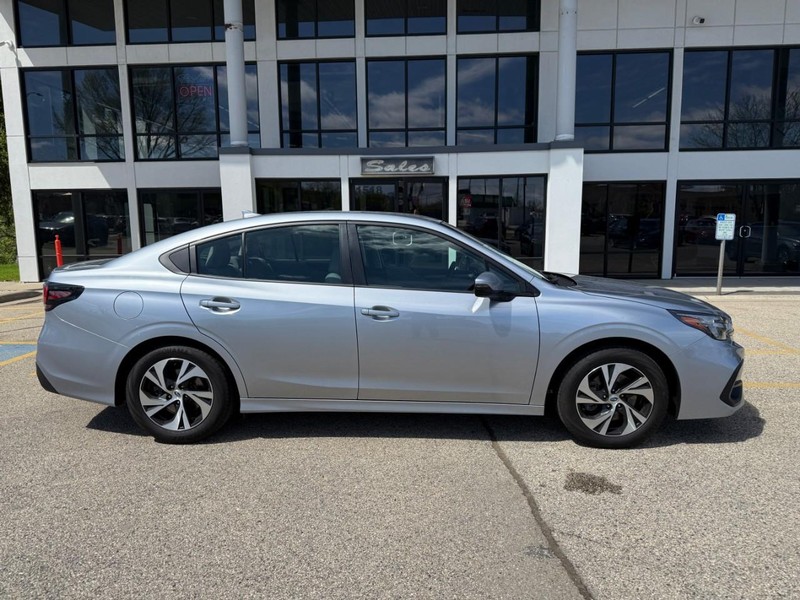 Subaru Legacy Vehicle Image 04