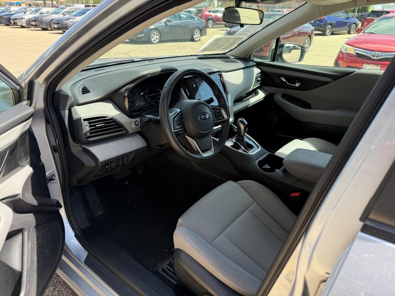 Subaru Legacy Vehicle Image 10
