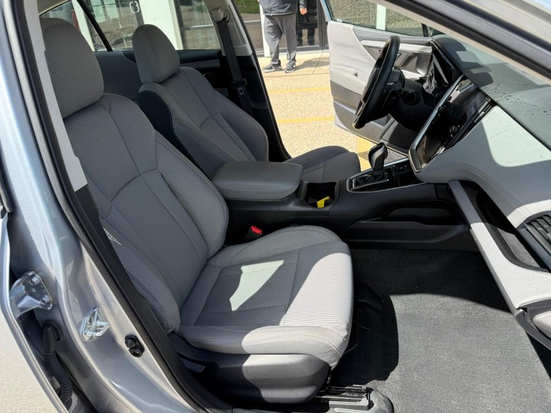 Subaru Legacy Vehicle Image 16