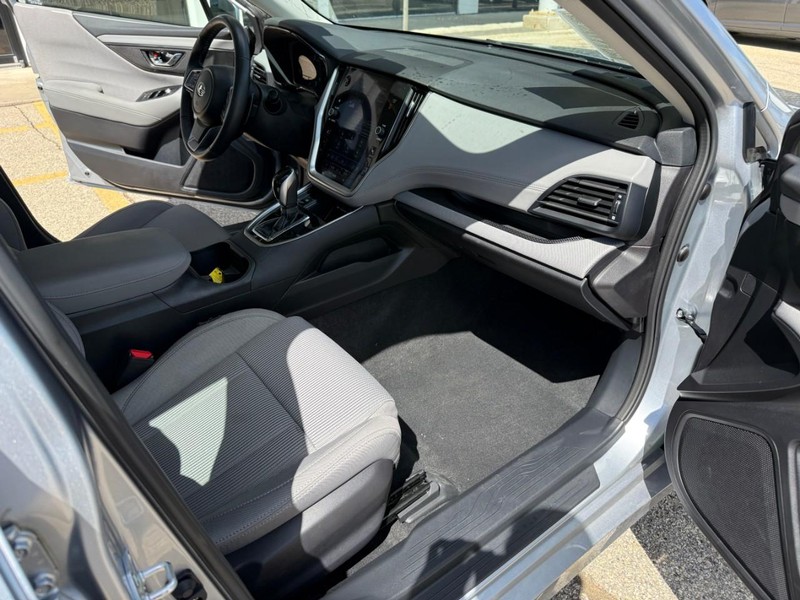 Subaru Legacy Vehicle Image 17