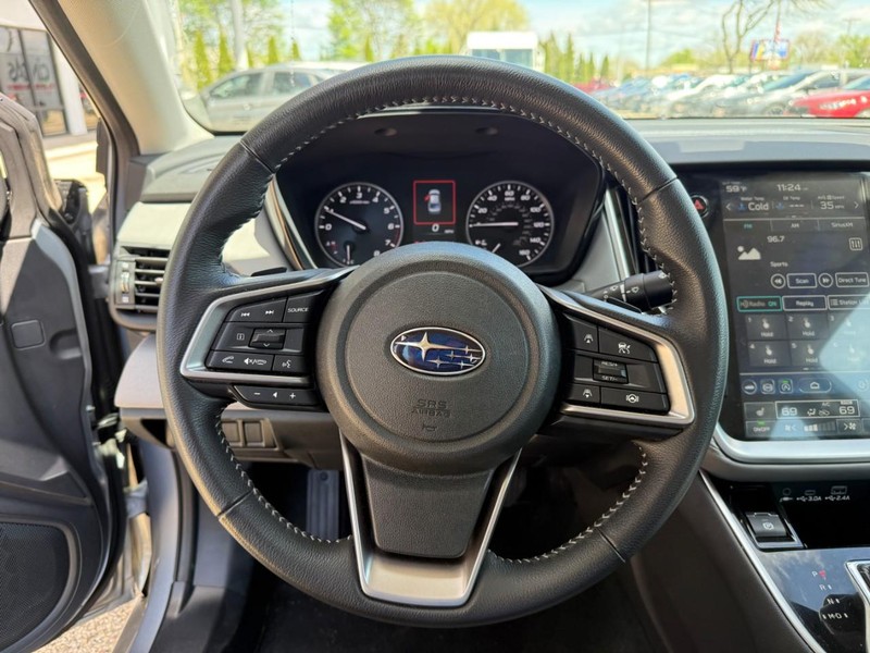 Subaru Legacy Vehicle Image 19