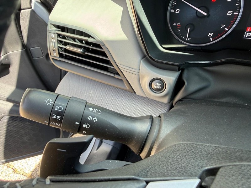 Subaru Legacy Vehicle Image 20