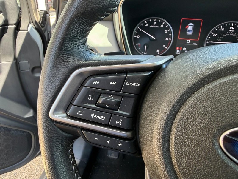 Subaru Legacy Vehicle Image 21