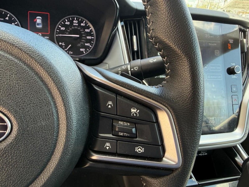 Subaru Legacy Vehicle Image 23