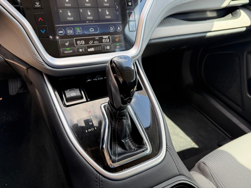 Subaru Legacy Vehicle Image 26