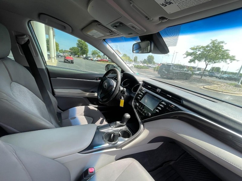 Toyota Camry Vehicle Image 05
