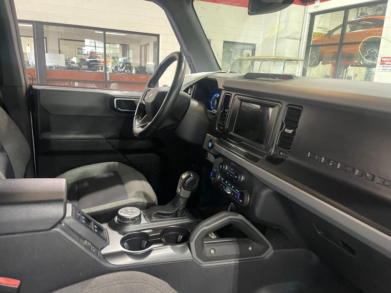 Ford Bronco Vehicle Image 02