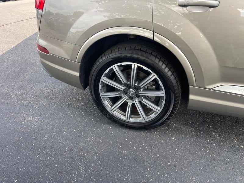 Audi Q7 Vehicle Image 08