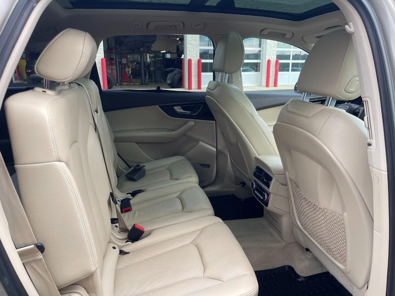 Audi Q7 Vehicle Image 14