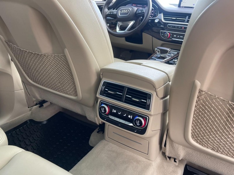 Audi Q7 Vehicle Image 15