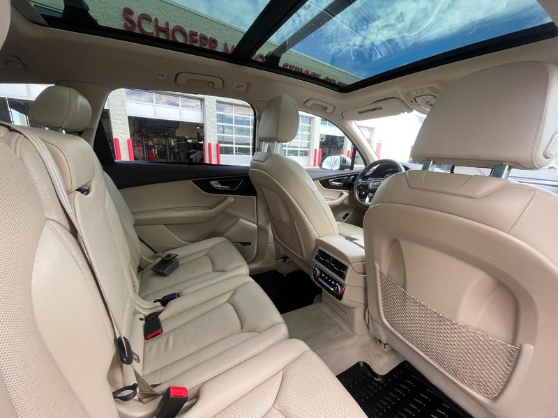 Audi Q7 Vehicle Image 16