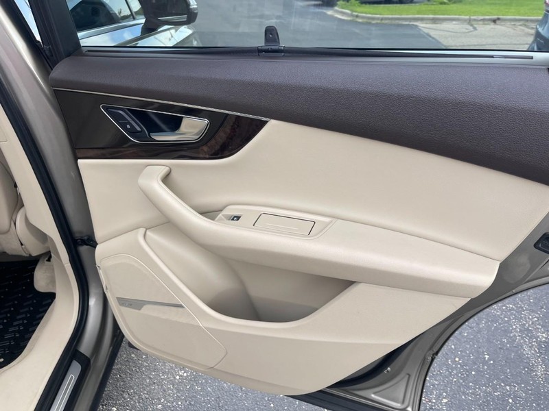 Audi Q7 Vehicle Image 17