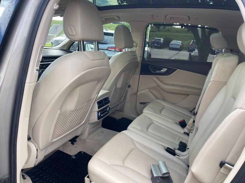 Audi Q7 Vehicle Image 23