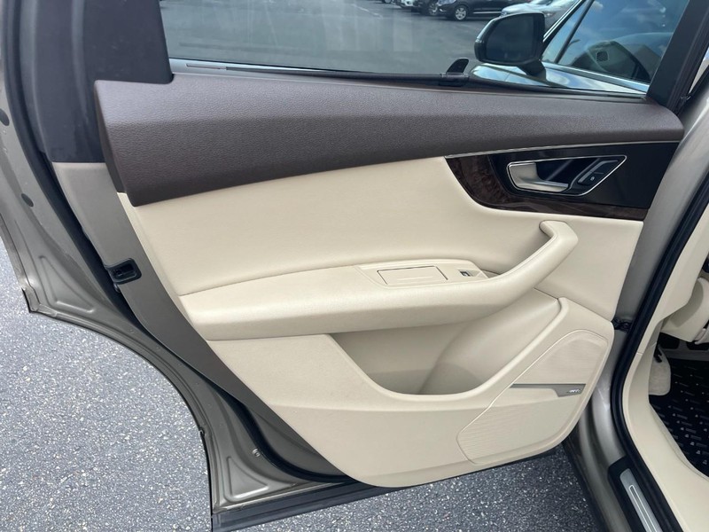 Audi Q7 Vehicle Image 24
