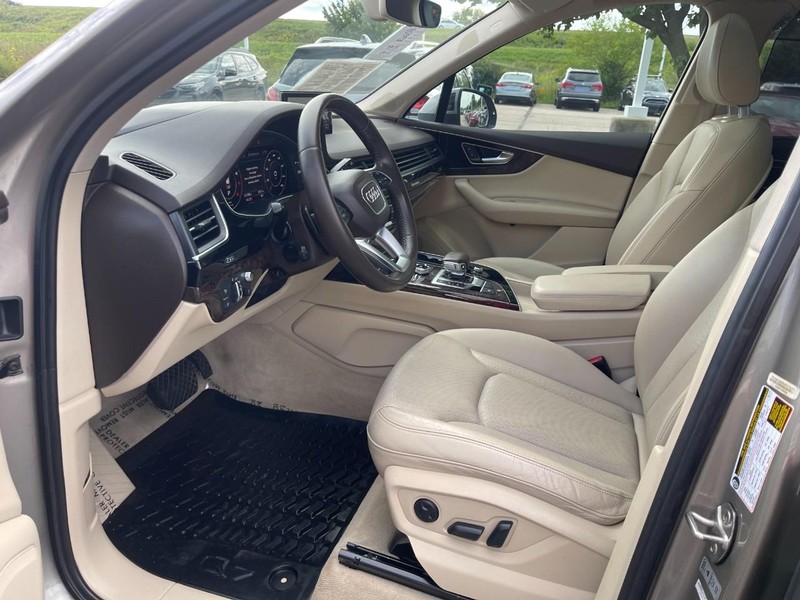 Audi Q7 Vehicle Image 25
