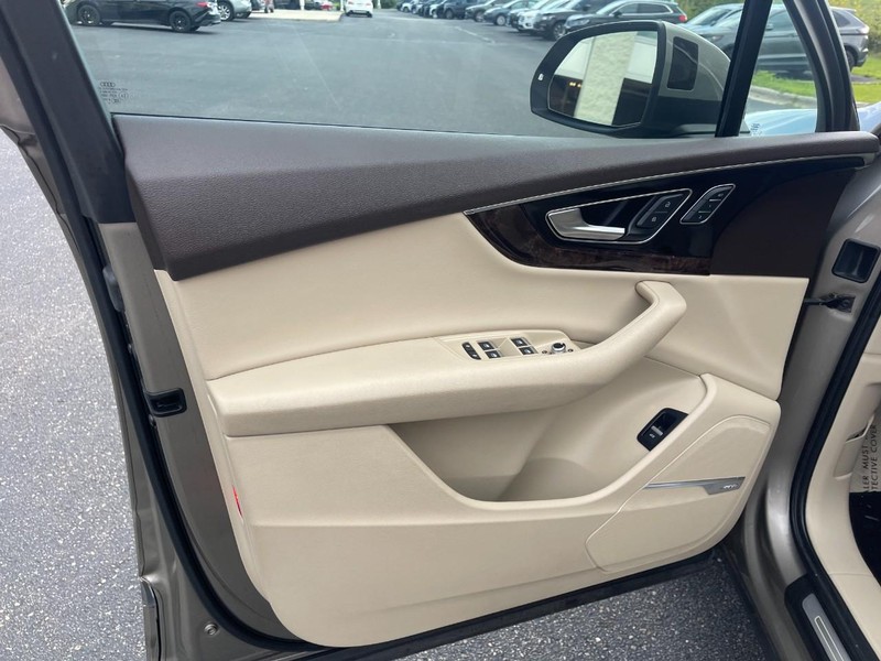 Audi Q7 Vehicle Image 26