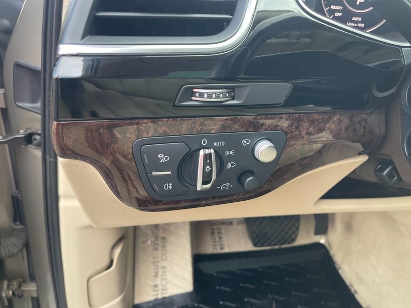 Audi Q7 Vehicle Image 30