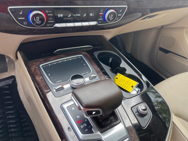 Audi Q7 Vehicle Image 39