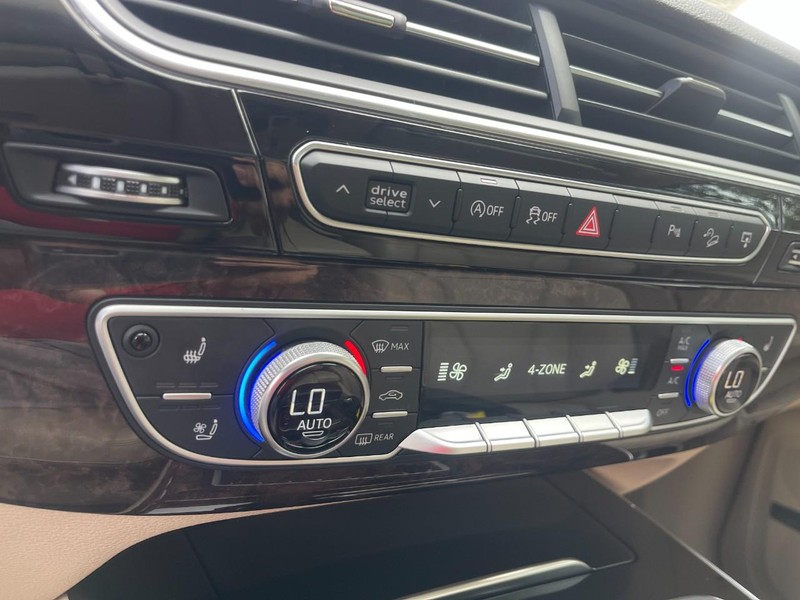 Audi Q7 Vehicle Image 40