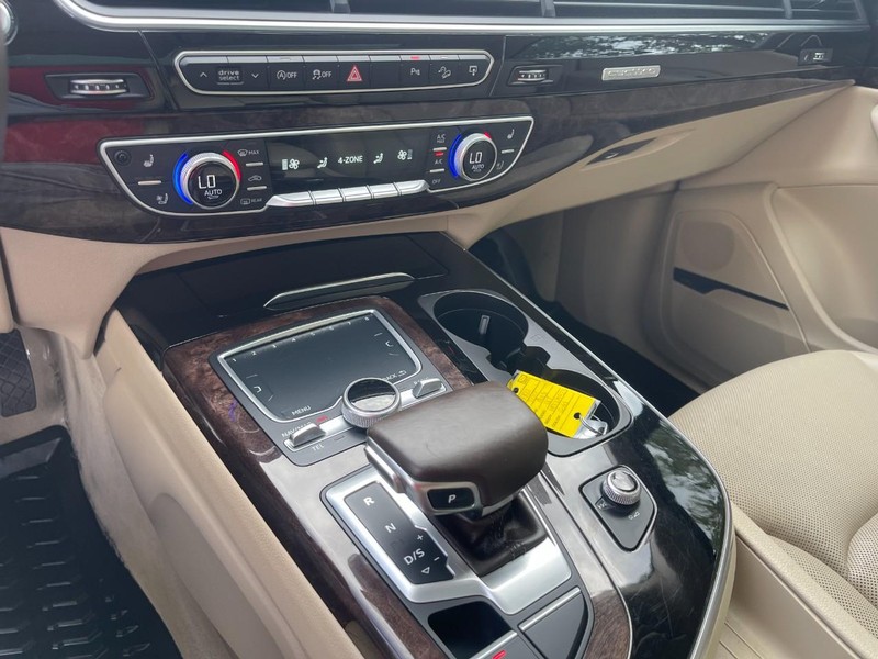 Audi Q7 Vehicle Image 44