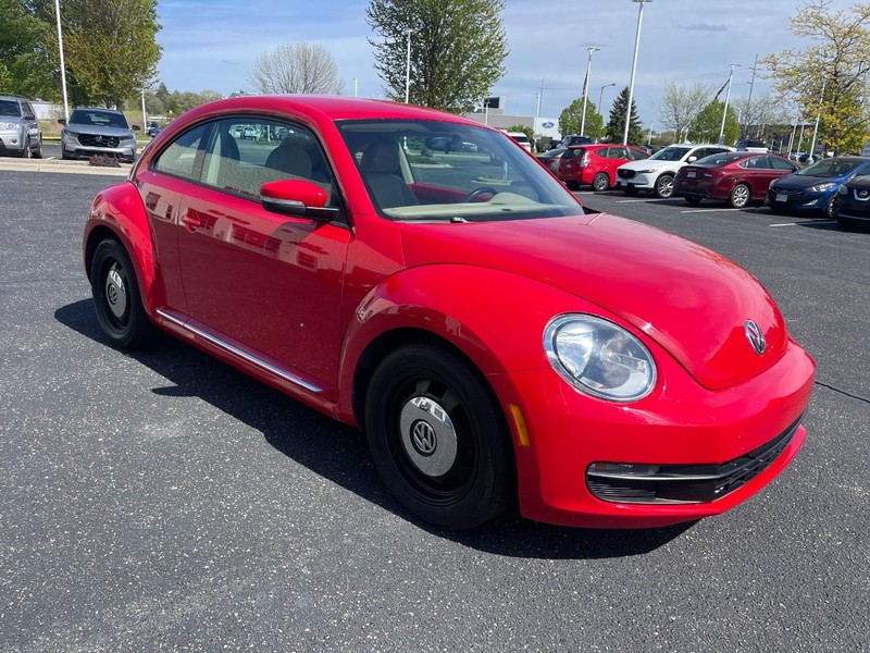 Volkswagen Beetle Coupe Vehicle Image 02