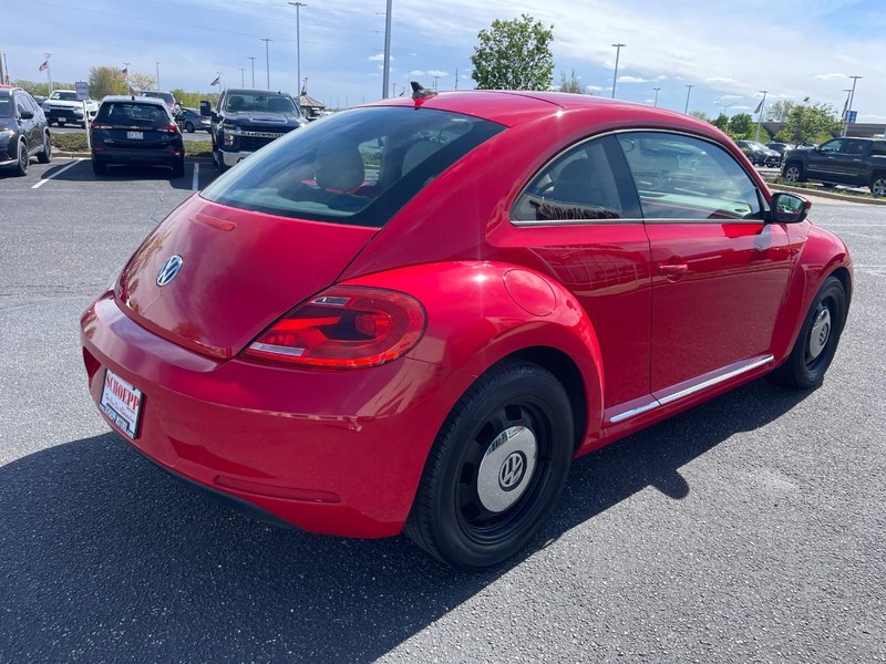 Volkswagen Beetle Coupe Vehicle Image 03