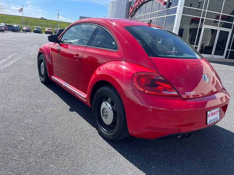 Volkswagen Beetle Coupe Vehicle Image 05