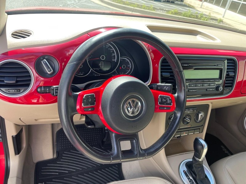 Volkswagen Beetle Coupe Vehicle Image 14