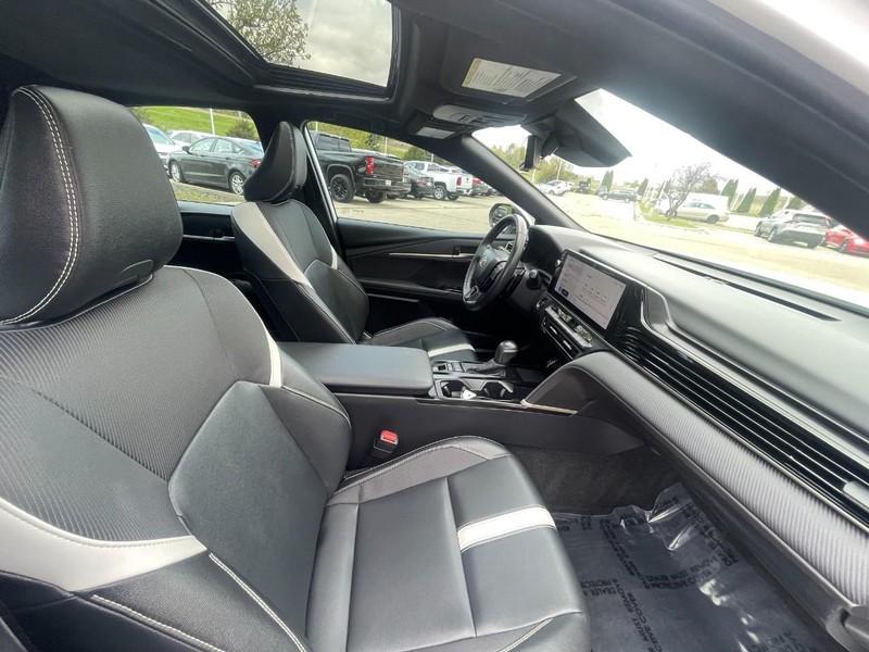 Toyota Camry Vehicle Image 12
