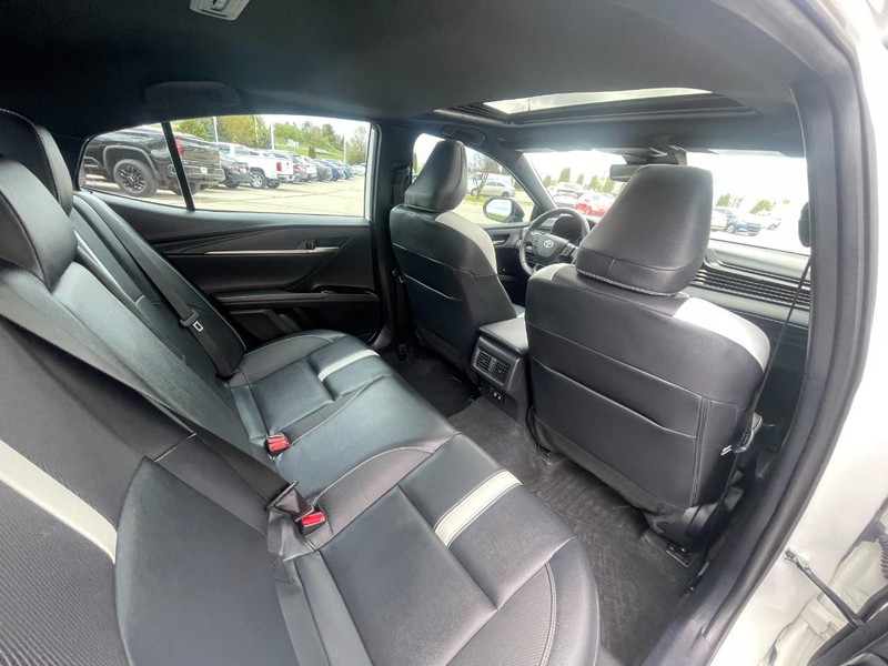 Toyota Camry Vehicle Image 15