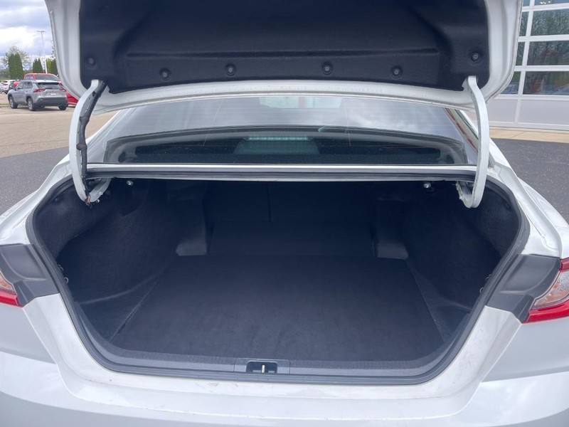 Toyota Camry Vehicle Image 17