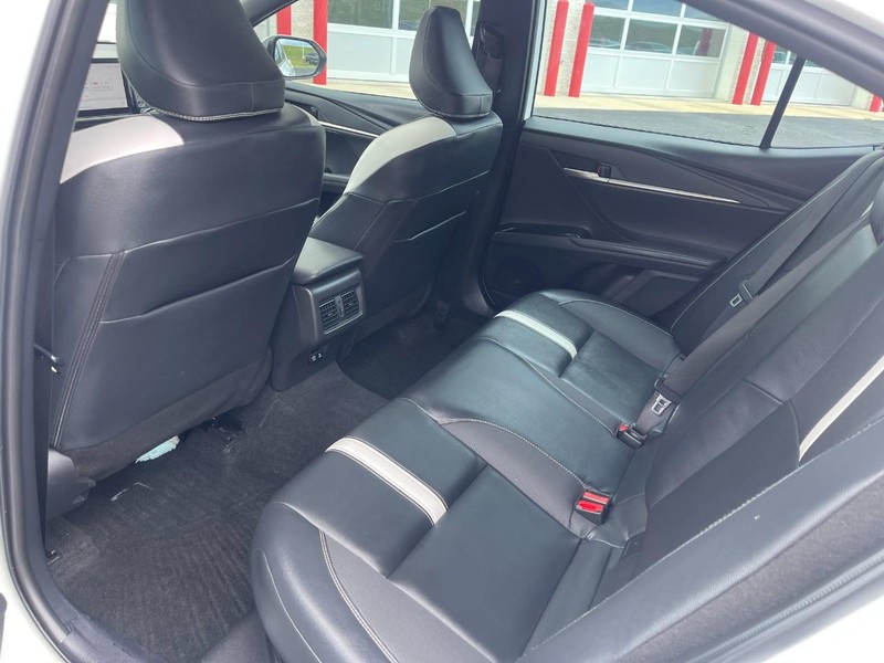 Toyota Camry Vehicle Image 18