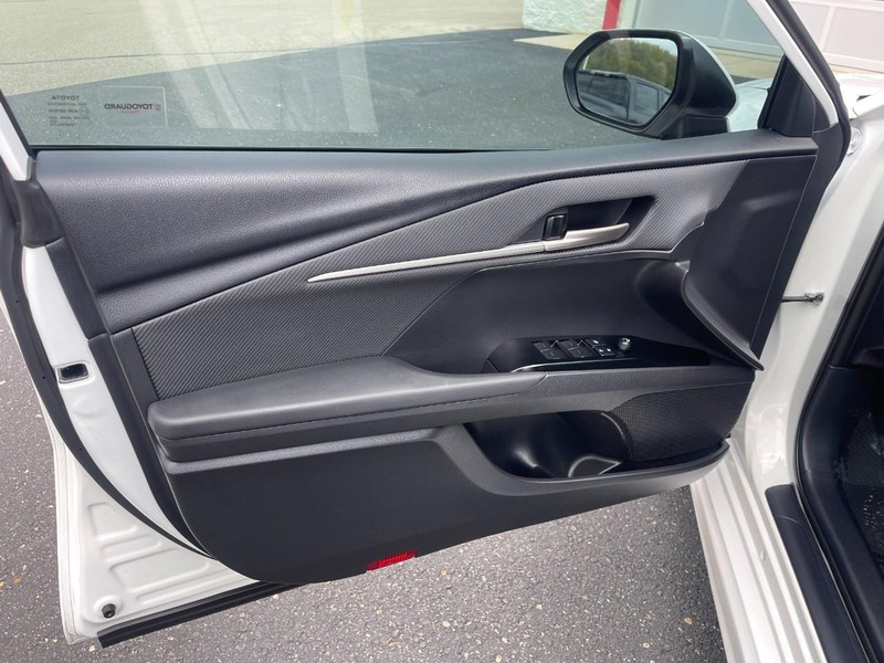 Toyota Camry Vehicle Image 21