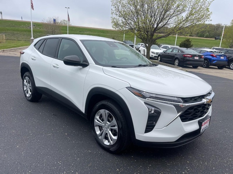 Chevrolet Trax Vehicle Image 02