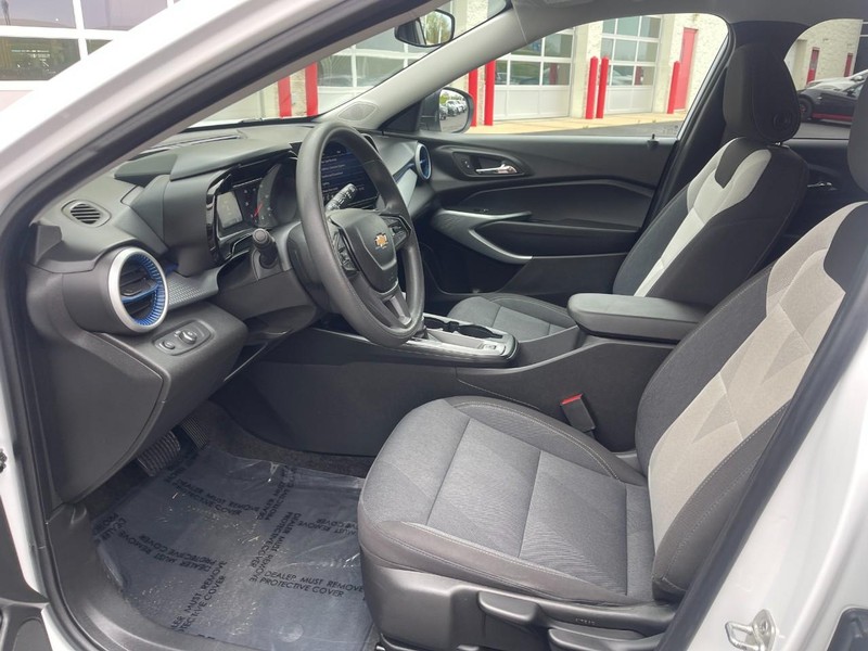 Chevrolet Trax Vehicle Image 16