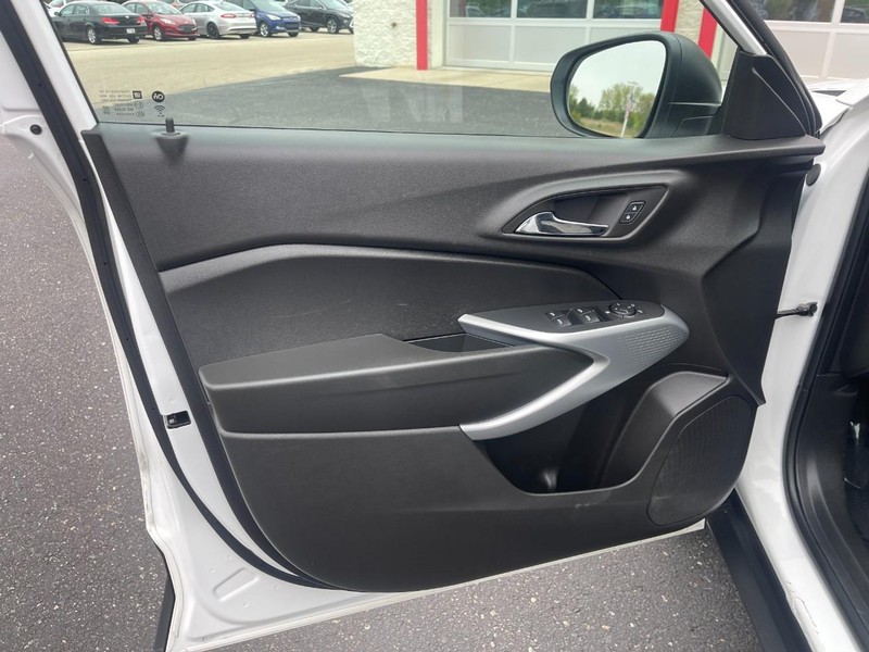 Chevrolet Trax Vehicle Image 17