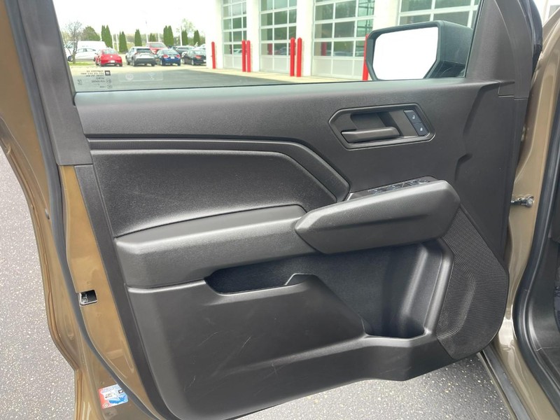 Chevrolet Colorado Vehicle Image 13