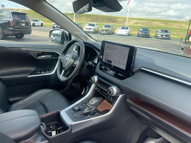 Toyota RAV4 Vehicle Image 09