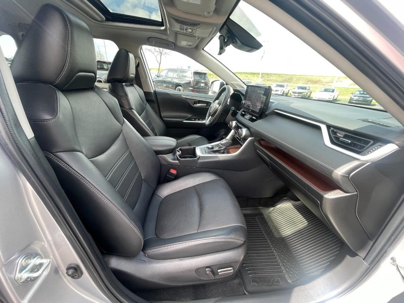 Toyota RAV4 Vehicle Image 11