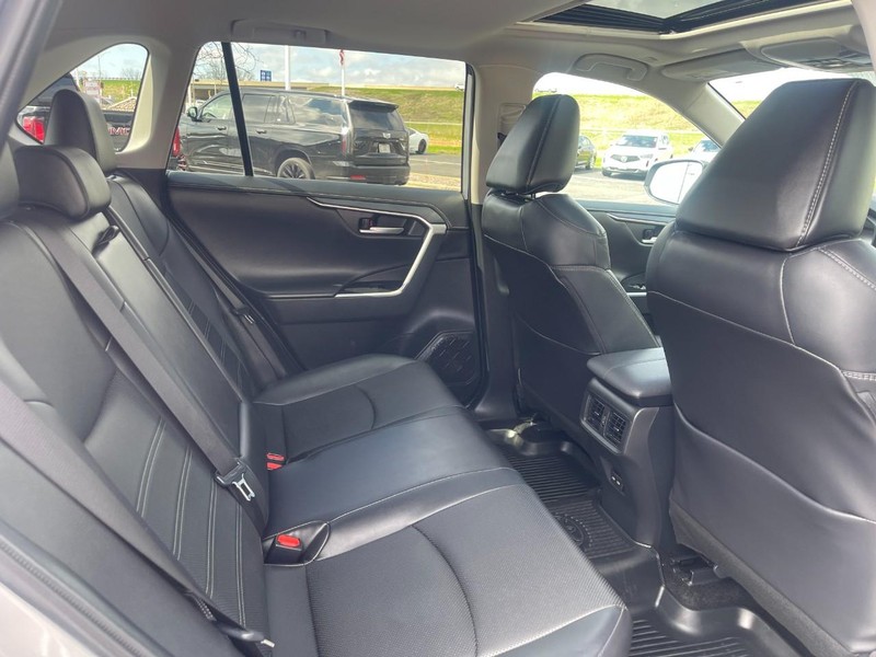 Toyota RAV4 Vehicle Image 13