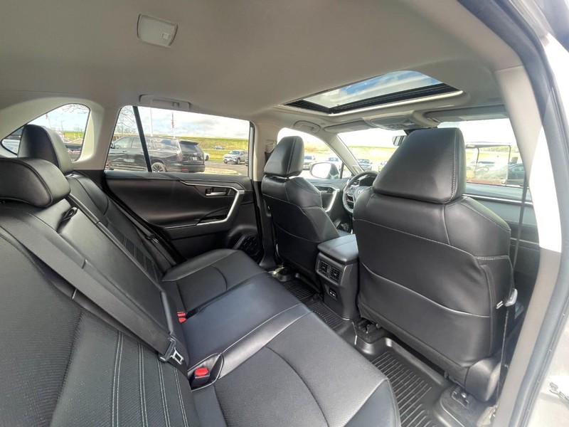 Toyota RAV4 Vehicle Image 14